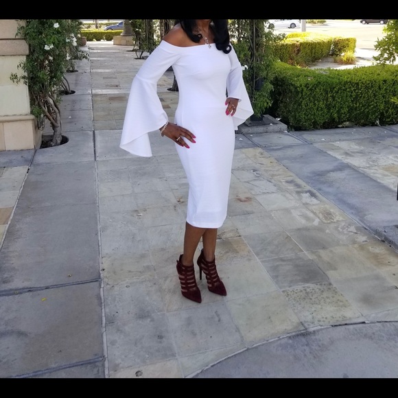 White off the shoulders Dress - Picture 2 of 4